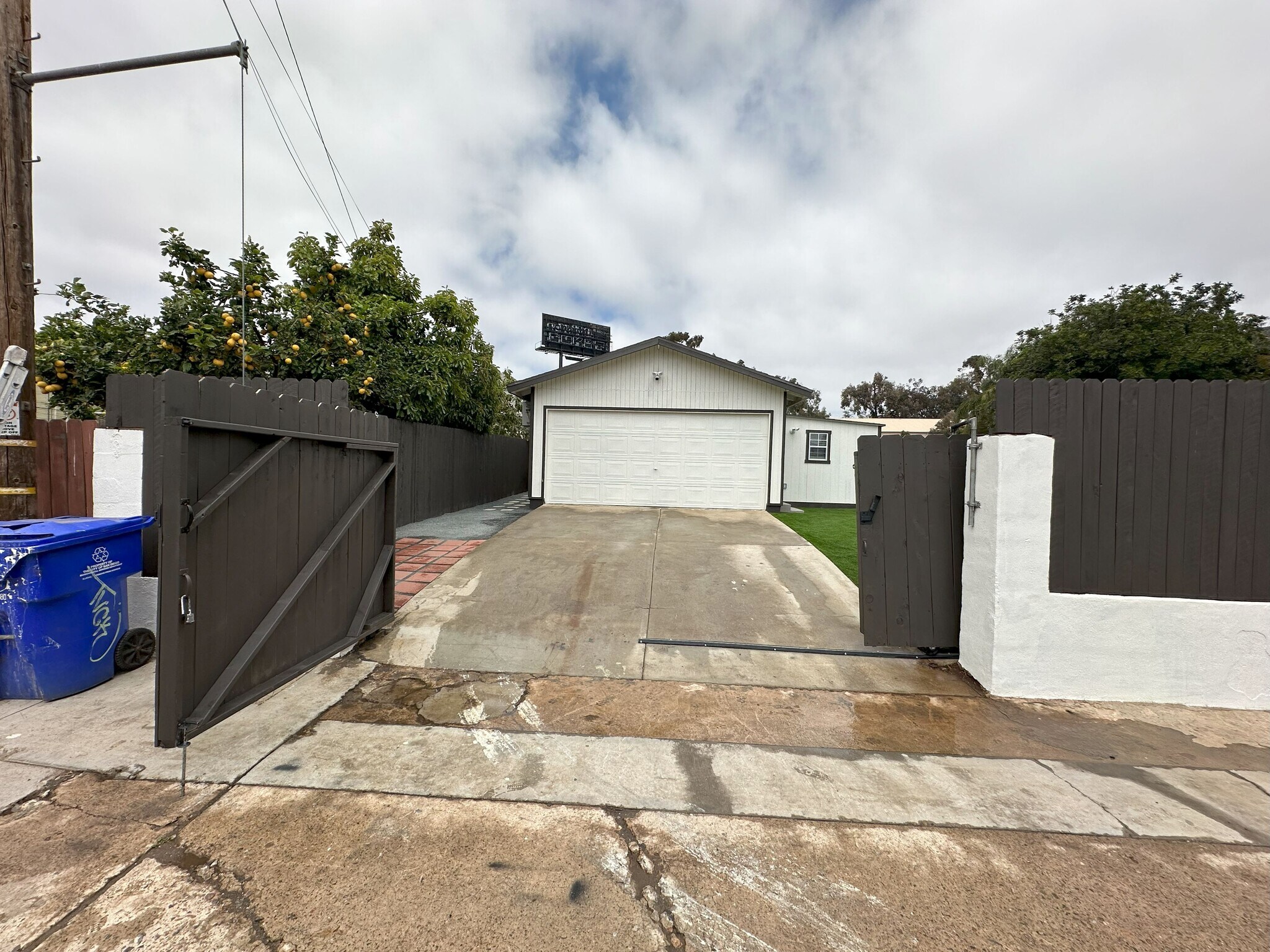 Building Photo - 1695 Logan Ave