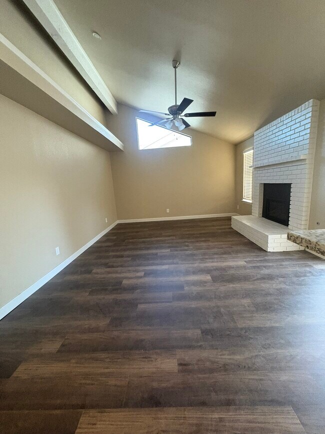 Building Photo - 5095 W Kadota Ave