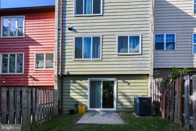 Building Photo - 7002 Cipriano Woods Ct