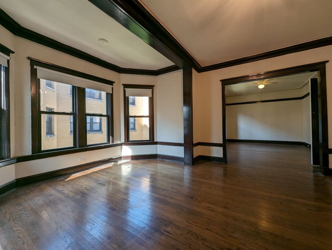 Building Photo - 2418 N Sawyer Ave