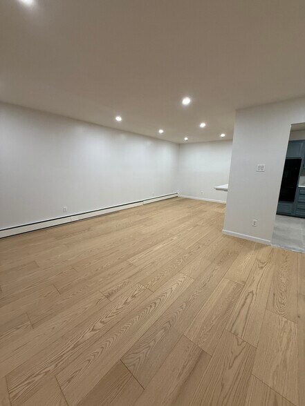 Building Photo - 30 Bay 37th St