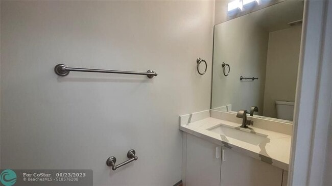 Building Photo - 1432 SW 47th Ave