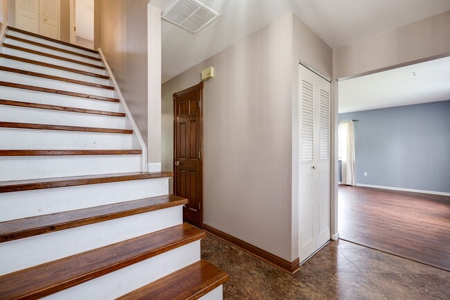 Building Photo - 4024 Quail Bush Dr