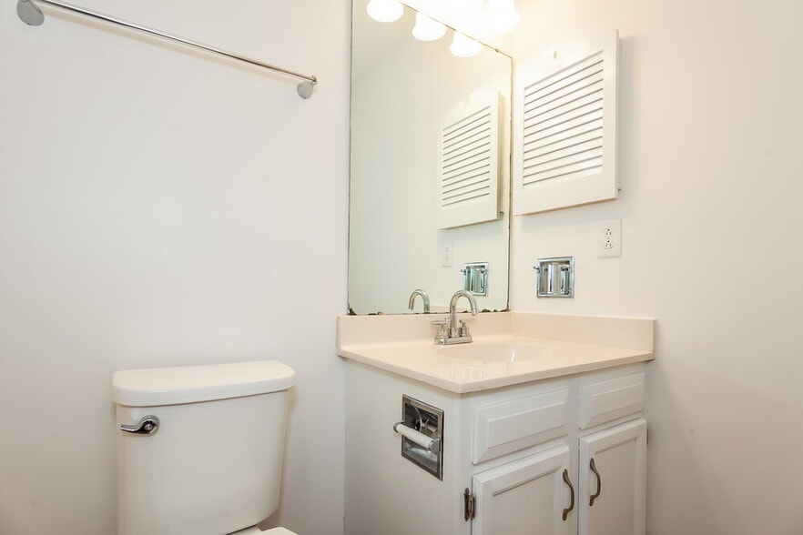 Building Photo - 5136 Haybridge Rd