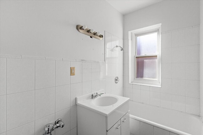 Building Photo - 2453 N Clark-2