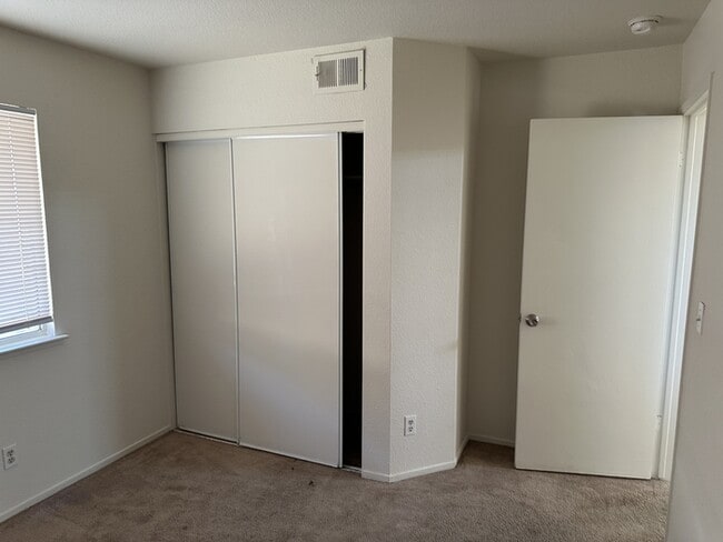 Building Photo - 742 Cherry Hills Ct