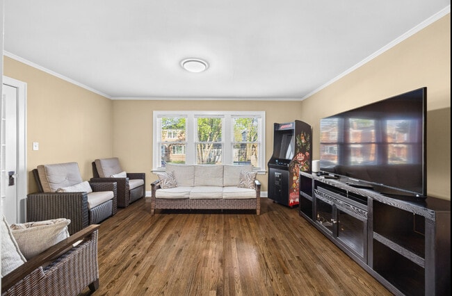 Building Photo - 4136 Park Ave