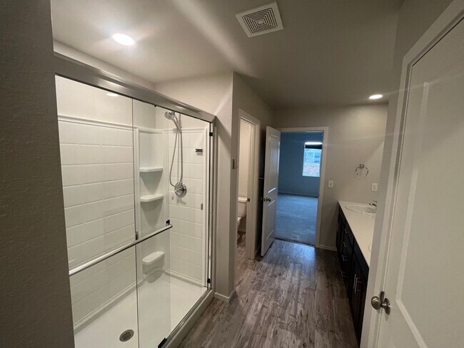 Building Photo - Beautiful 3 Bed 2.5 Bath Townhome in North East Fort Collins!