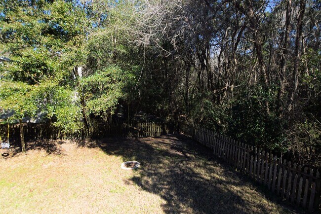 Building Photo - Central Niceville Location