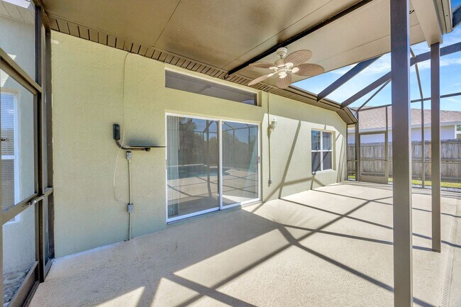 Building Photo - 10461 Hunters Haven Blvd
