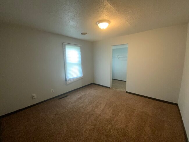 Building Photo - 707 Lawndale Ave