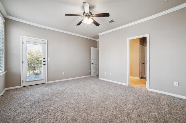 Building Photo - 400 Hummingbird Ln