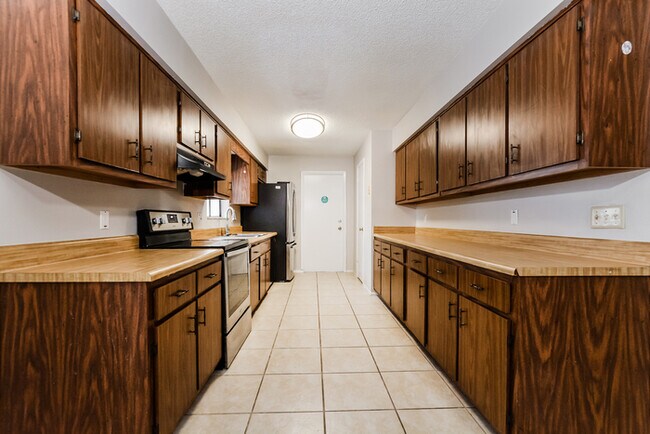 Building Photo - 213 Moonbeam Rd