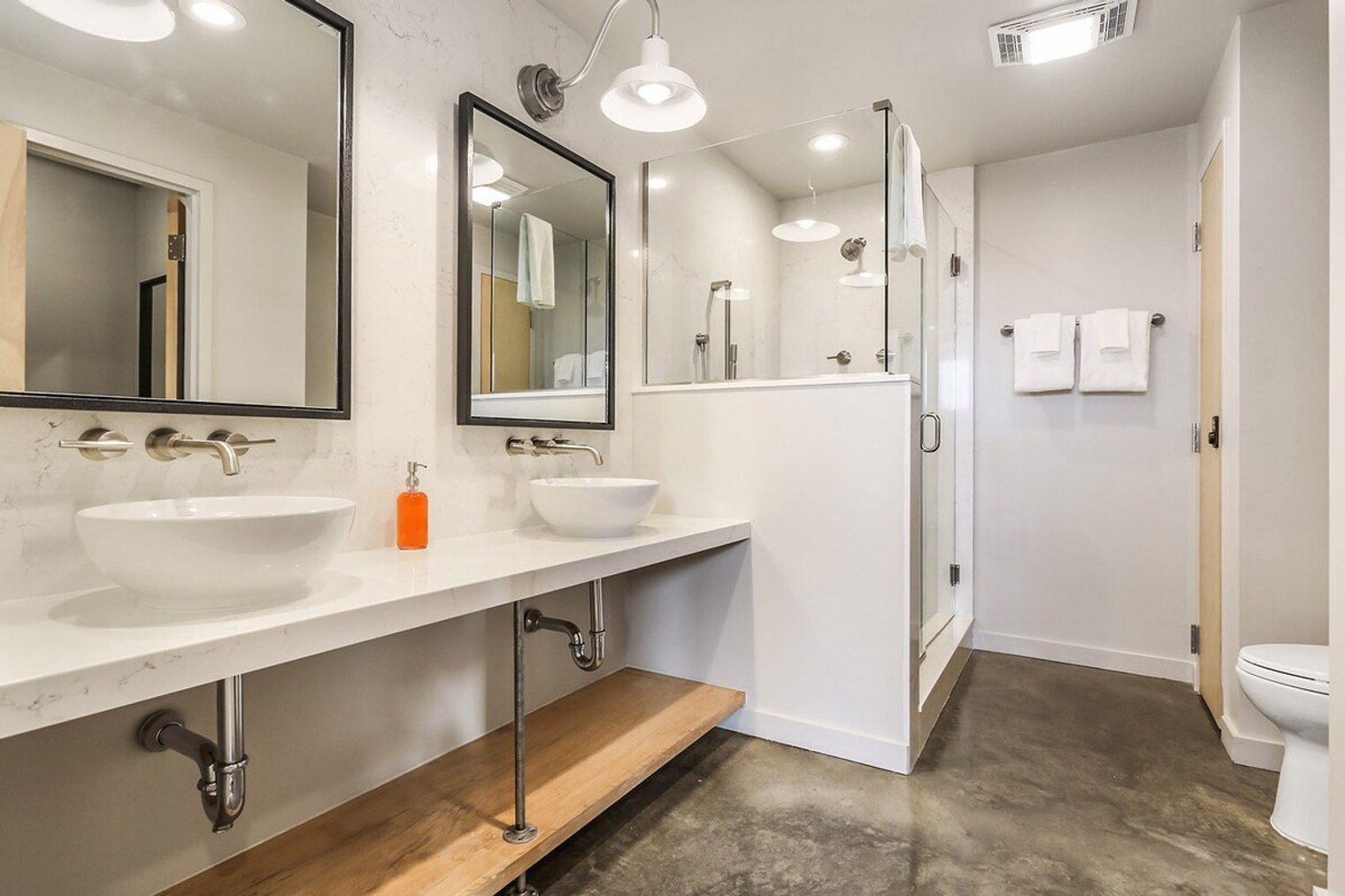 Building Photo - 527 St Joseph St