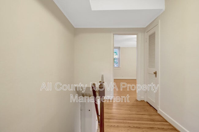 Building Photo - 1020 S Barton St