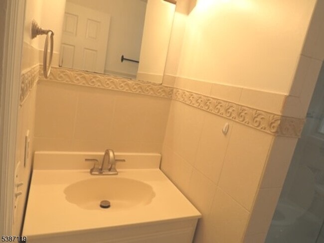 Building Photo - 84 Corabelle Ave