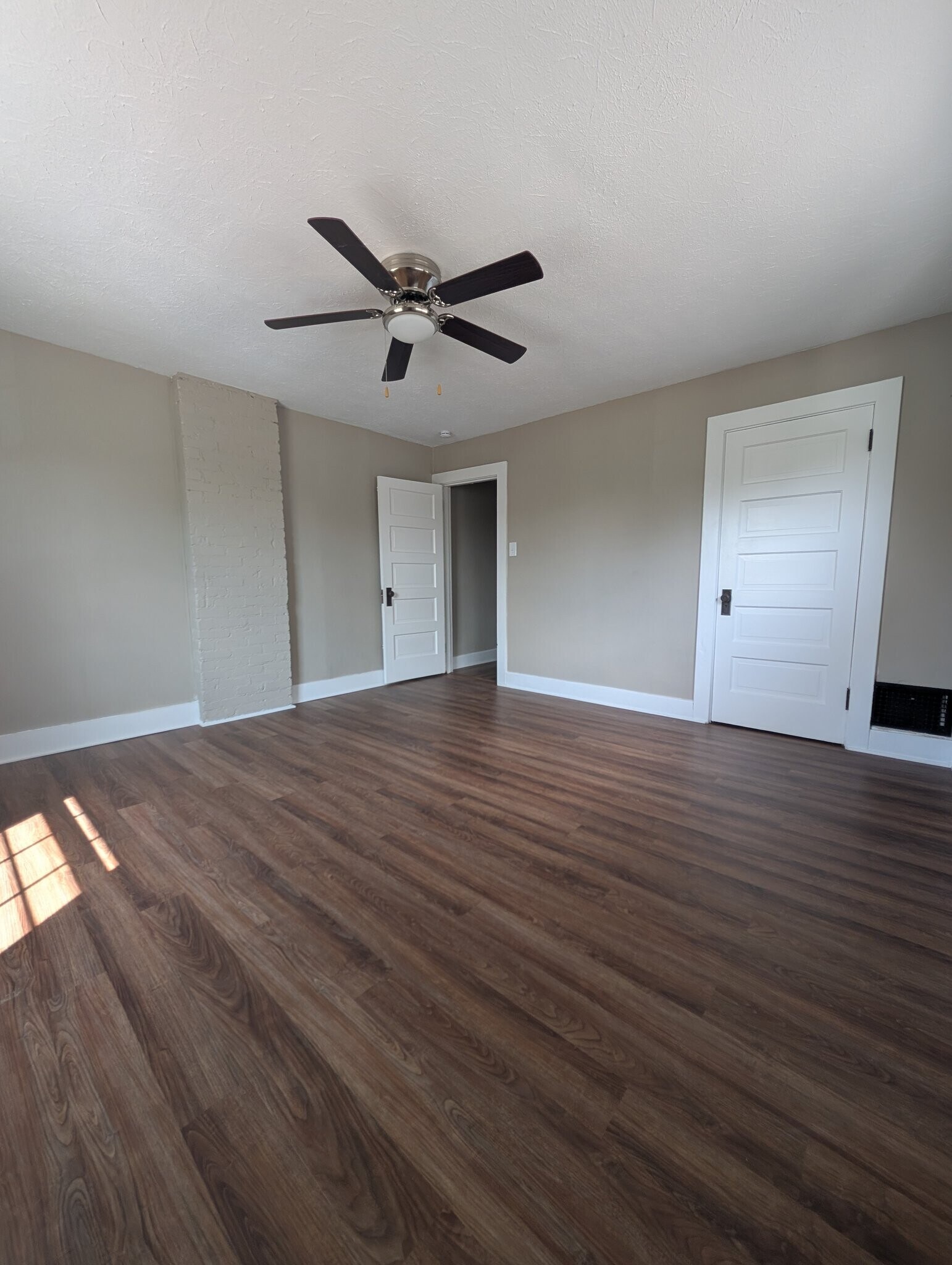 Building Photo - 706 Kolping Ave