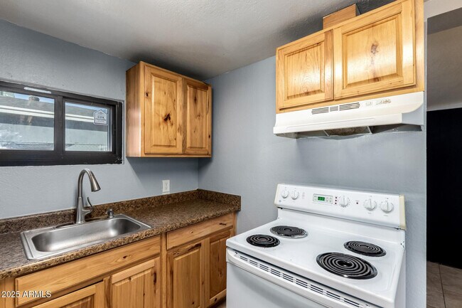 Building Photo - 1920 W Tonto St