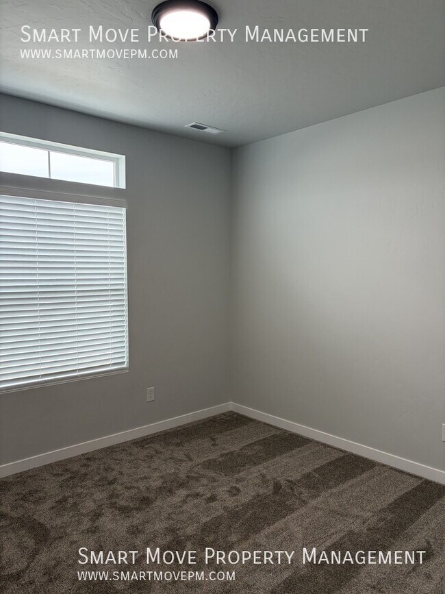 Building Photo - 611 W Snowy Owl St