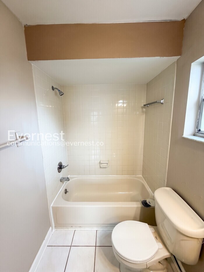 Building Photo - 12849 Tallowood Dr