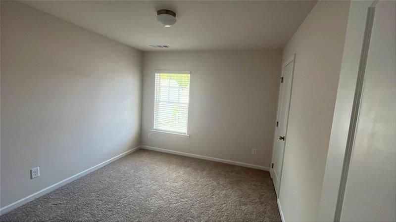 Building Photo - 105 Berry Dr