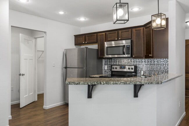 Building Photo - 2303 W Bridlewood Trail