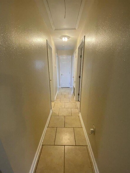 Building Photo - 1361 Westlawn Dr