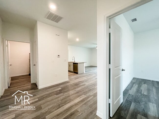 Building Photo - Spacious 3-Bedroom, 2-Bathroom 1 Car Garage