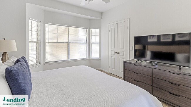 Building Photo - 1000 Henderson St