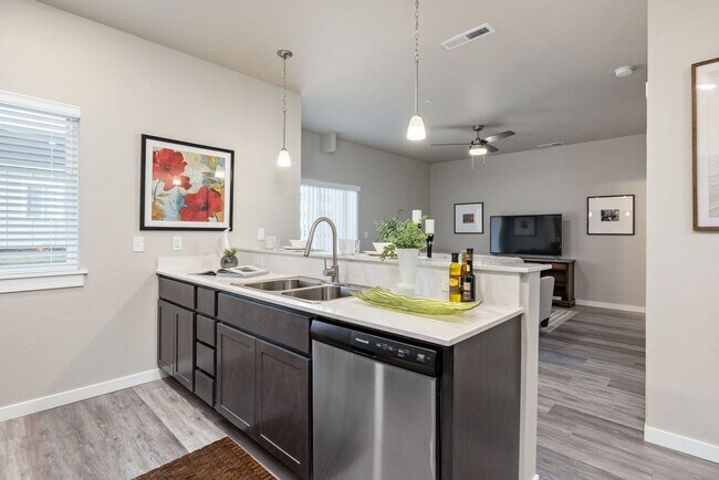 Building Photo - Wilson Creek Townhomes - Move In by 7/31 a...