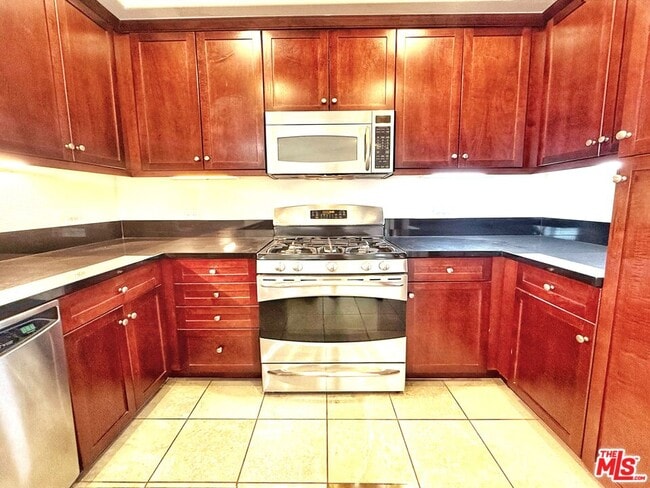 Building Photo - 629 Traction Ave