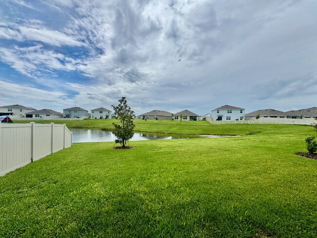 Building Photo - "Spacious 5-Bedroom Sanctuary with 4 Full Baths in Wimauma - 3,566 Sq Ft of Comfort!"