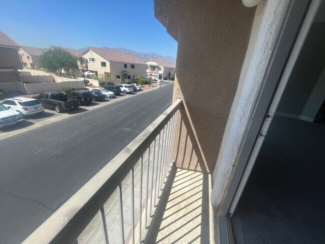 Building Photo - 2 bedroom 2 bath condo Gated community Nor...