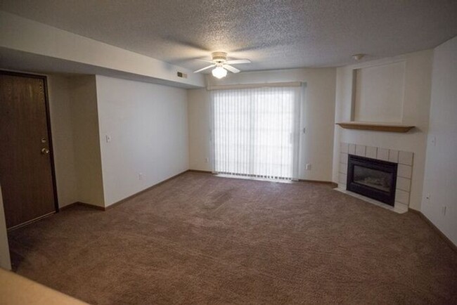 Building Photo - $1,125 | 2 Bedroom, 1 Bathroom 2nd Floor C...