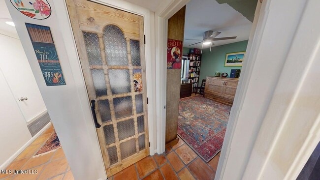 Building Photo - 520 Beach Blvd