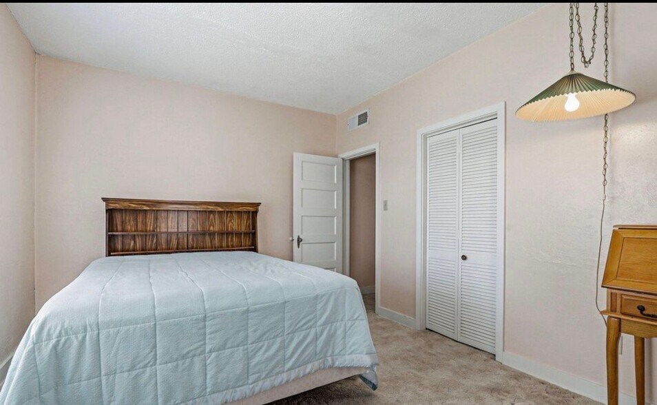 Building Photo - 141 Davis Dr