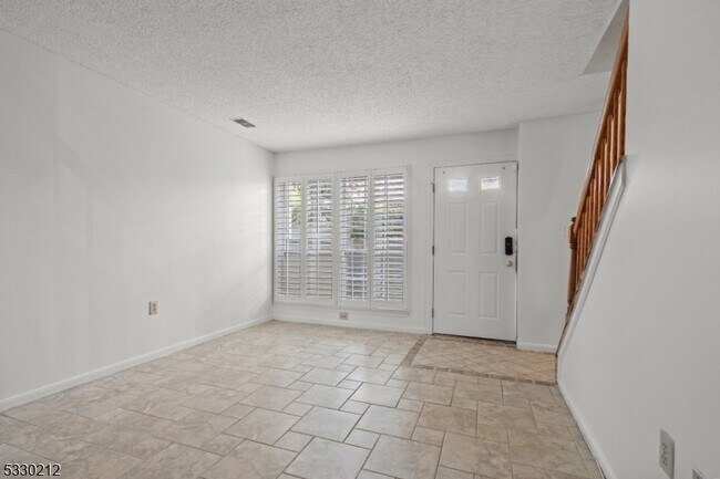 Building Photo - 98 Vaughan Dr