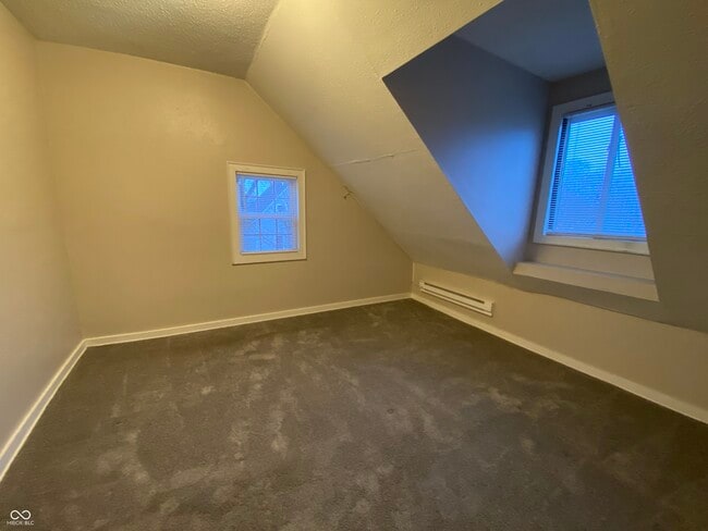 Building Photo - 326 N Elder Ave