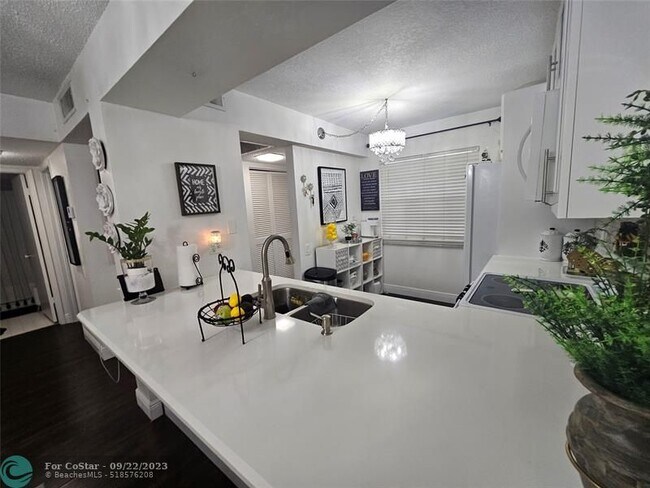 Building Photo - 2703 Nassau Bend