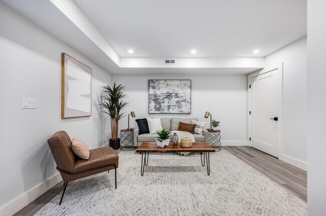 Building Photo - 317 Pearl St