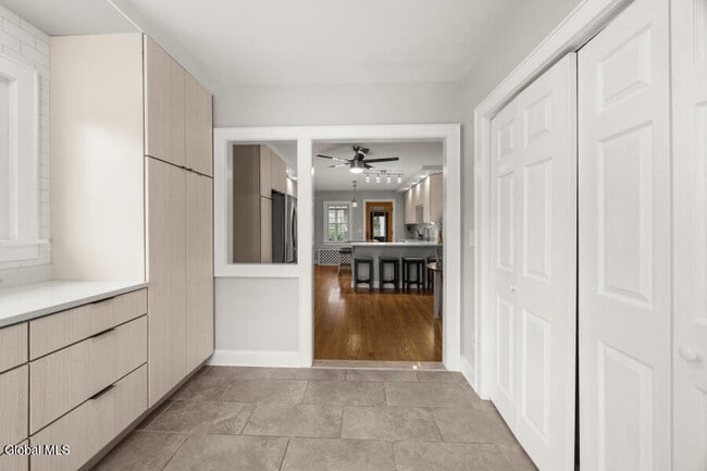 Building Photo - 2415 W Old State Rd