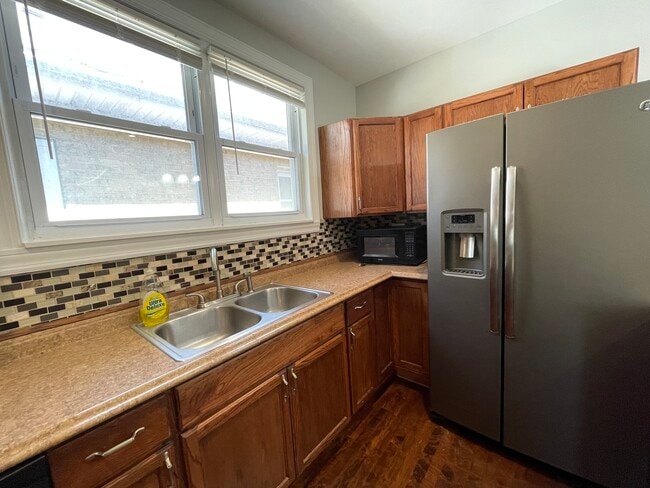 Building Photo - 7659 W Sunset Dr