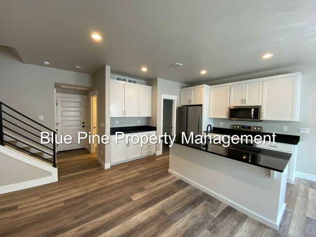 Building Photo - 2890 Sunburst Dr