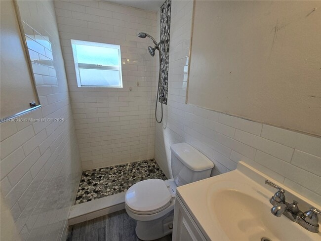 Building Photo - 1293 NE 110th St
