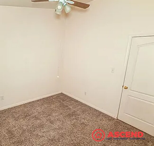 Building Photo - 4 Bedroom Home In Rosedale!!