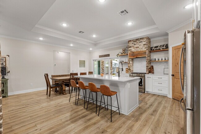 Building Photo - 304 Mariners Wy