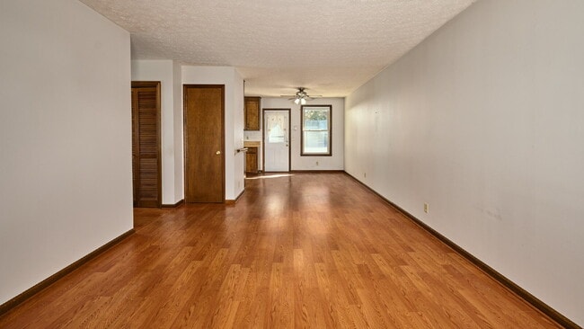 Building Photo - For Rent: 3BR, 1 1/2BA house (Please speak with us before applying.)
