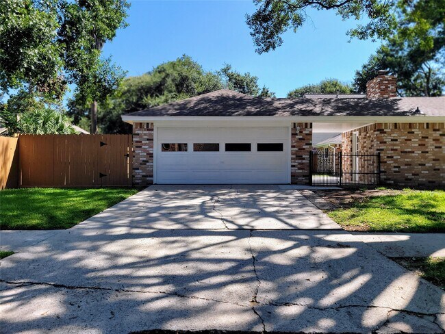 Building Photo - 11926 Stillwater Dr
