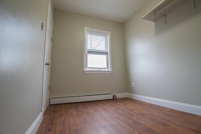 Building Photo - 509 7th St