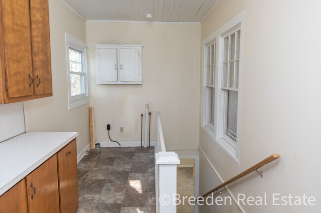 Building Photo - 400 Collett St